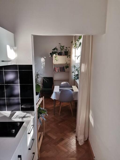 Cozy Studio In The City Centre Near Train Station Bratislava Bagian luar foto